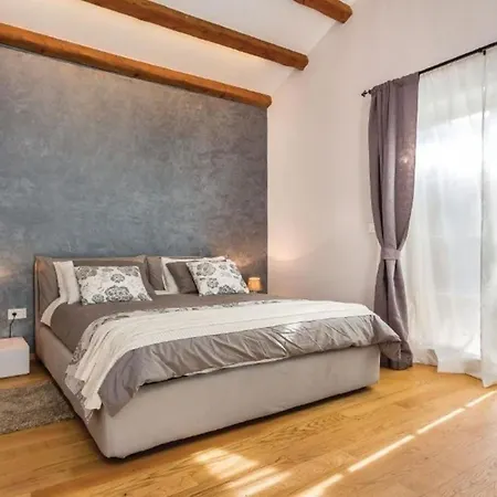 In Cukrici Mit Privatem Pool Feriehus