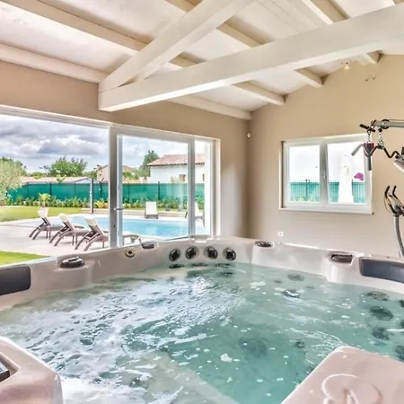In Cukrici Mit Privatem Pool Feriehus